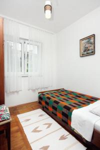 Apartments by the sea Vantacici, Krk - 5347