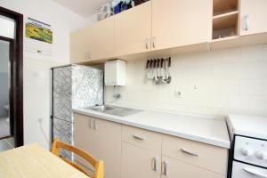 Apartments by the sea Vantacici, Krk - 5347