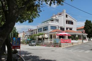 Apartments by the sea Punat, Krk - 5328 