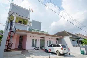 RedDoorz near Rita Supermall Purwokerto 2 - Sampang