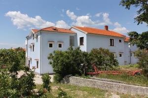 Apartments with a parking space Punat, Krk - 5373 