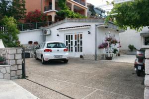 Apartments with a parking space Crikvenica - 5494