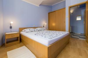 Apartments by the sea Selce, Crikvenica - 5367