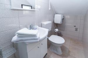 Apartments by the sea Punat, Krk - 5351