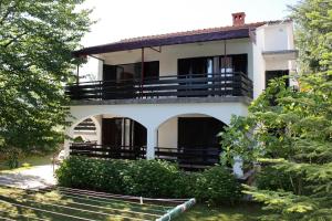 Apartments with parking space Vantacici, Krk - 5425