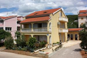Apartments with a parking space Punat, Krk - 5350