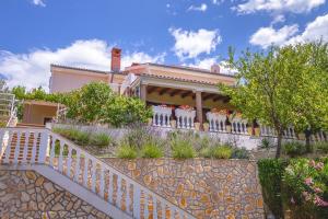 Apartment Njivice 5362b