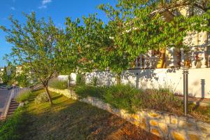 Apartment Njivice 5362b