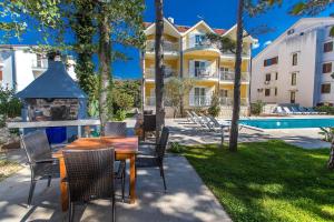 Apartments with a swimming pool Jadranovo, Crikvenica - 5521