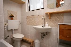 Apartments with a parking space Malinska (Krk) - 5395