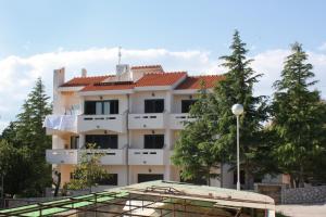 Apartments with a parking space Punat, Krk - 5375