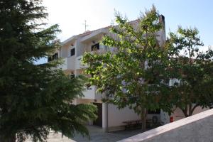 Apartments with a parking space Punat, Krk - 5375 