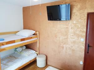 Apartments and rooms with parking space Punat, Krk - 5363