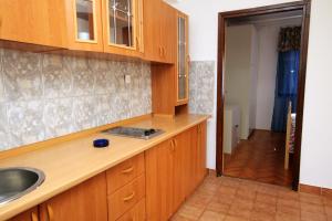 Apartments with a parking space Vantacici, Krk - 5386