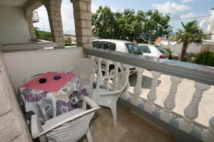 Family friendly apartments with a swimming pool Crikvenica - 5489