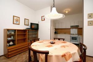 Apartments with a parking space Selce, Crikvenica - 5513