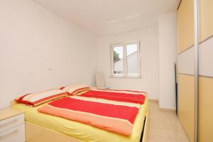 Two-Bedroom Apartment with Terrace room in Apartment Pinezici 5464b