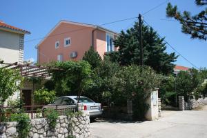 Apartments with a parking space Silo, Krk - 5436 