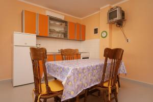 Apartments with a parking space Silo, Krk - 5436