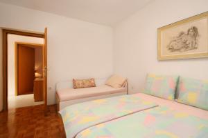 Apartments with parking space Novi Vinodolski - 5529