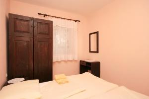 Apartments with parking space Novi Vinodolski - 5514