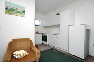 Apartments and rooms with parking space Stara Baska, Krk - 5447