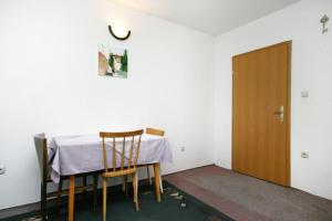 Apartments and rooms with parking space Stara Baska, Krk - 5447