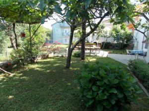 Apartments with a parking space Malinska Krk 5353