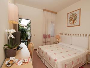 Double or Twin Room room in Hotel Palau