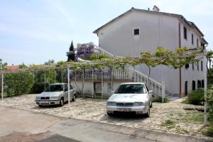 Apartments with a parking space Porat Krk 5322