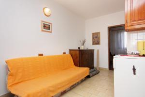 Apartments with a parking space Porat, Krk - 5322