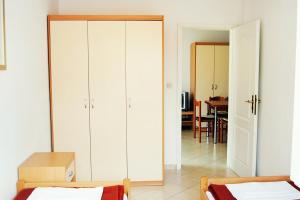 Apartments with a parking space Baska, Krk - 5450