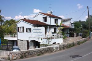 Apartments by the sea Vantacici, Krk - 5292 