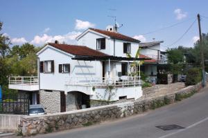 Apartments by the sea Vantacici, Krk - 5292