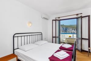 Studio with Terrace and Sea View room in Apartments by the sea Cove Pokrivenik Hvar - 5231