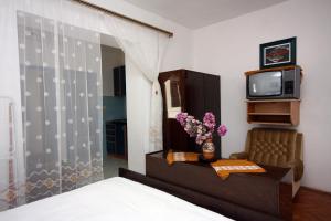 Apartments by the sea Duce, Omis - 4795