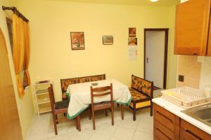 Apartments with parking space Novi Vinodolski - 5582