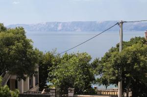 Apartments with parking space Novi Vinodolski - 5582