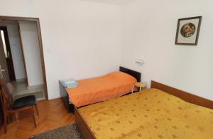 Apartments with a parking space Bol, Brac - 5605