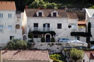 Apartments by the sea Pucisca, Brac - 5625