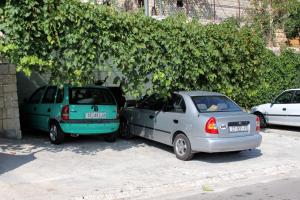 Apartments with a parking space Postira, Brac - 5659