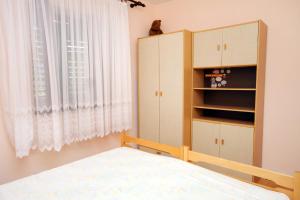 Apartments with parking space Postira, Brac - 5659