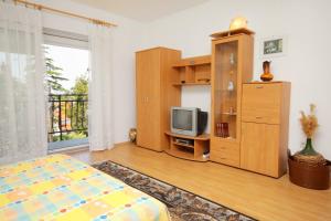 Apartments by the sea Novi Vinodolski - 5591