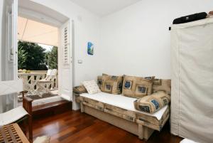 Apartments by the sea Punat, Krk - 5564