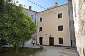 Apartments by the sea Senj - 5570