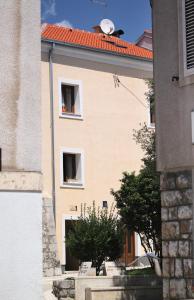 Apartments by the sea Senj - 5570