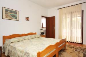 Apartments with WiFi Supetar, Brac - 5667