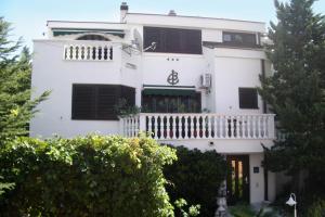 Apartments and rooms with parking space Klenovica, Novi Vinodolski - 5590 - 3hvězdičkové hotely ve městě Klenovica