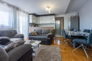 Apartments with parking space Crikvenica - 5595