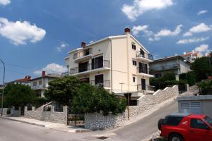 Apartments with parking spaces Novi Vinodolski - 5593